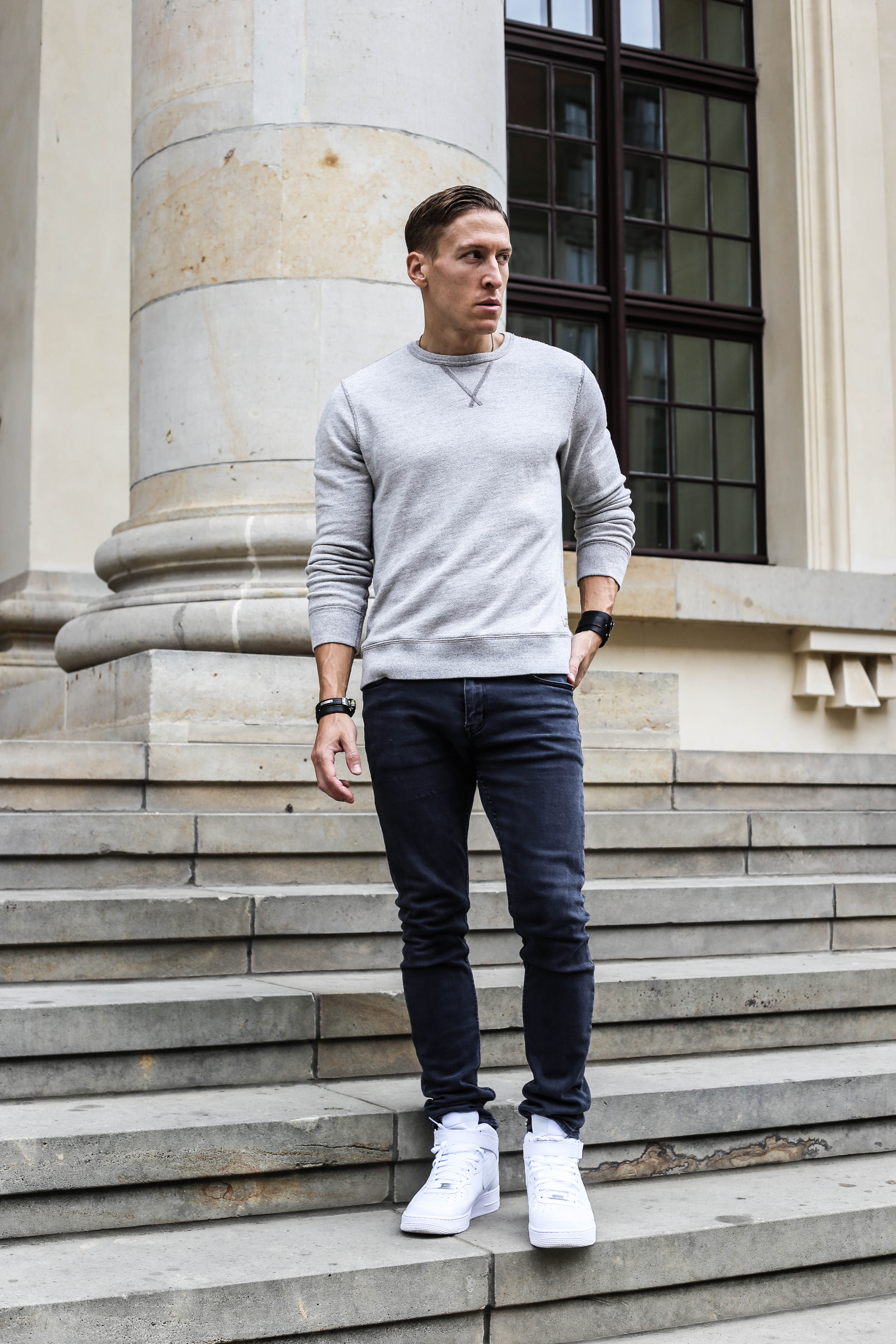 berlin-fashiondiary-grauer-sweater-nike-air-force-outfit_2908