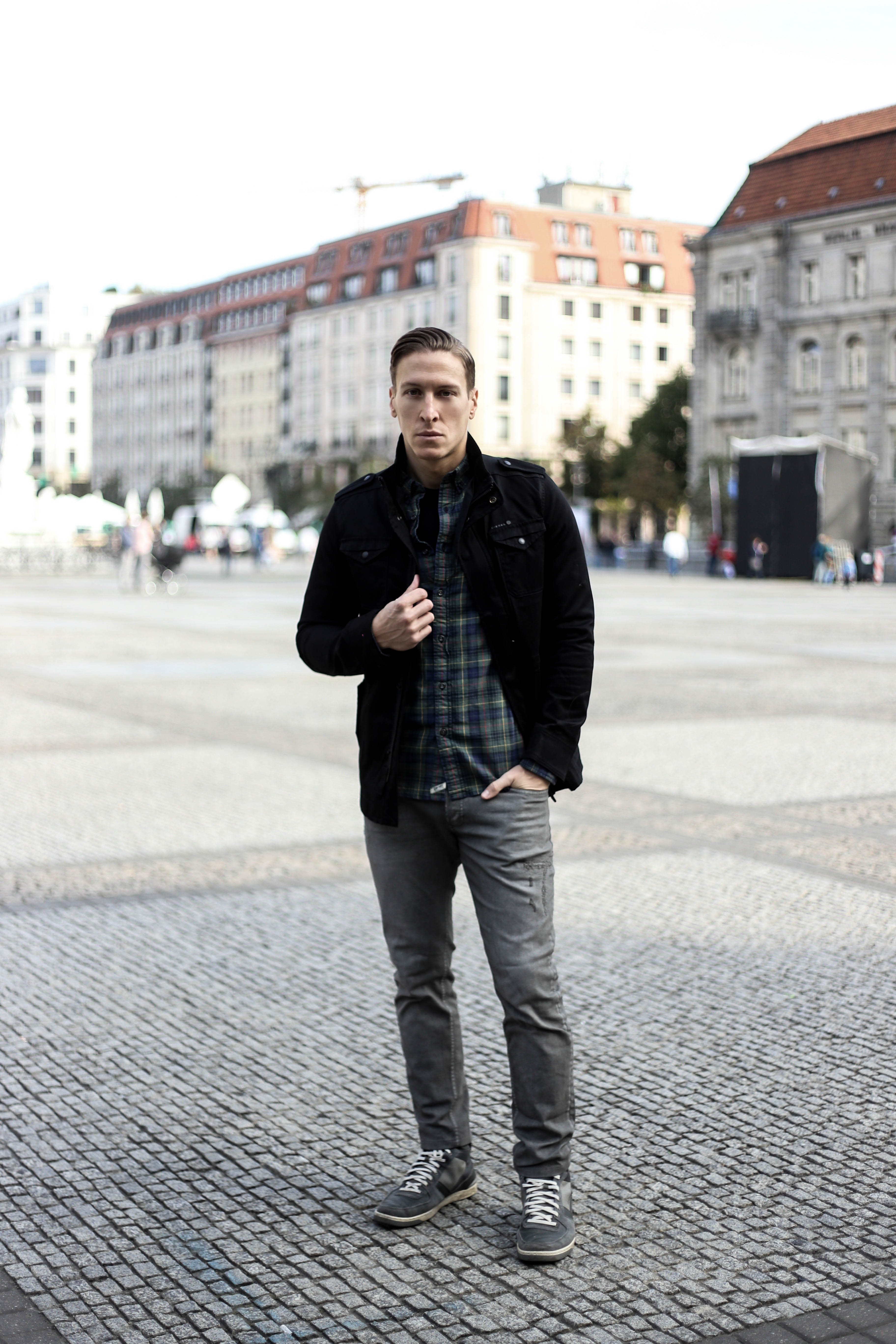 kariertes-hemd-maennerblog-fashionblog-berlin-outfit-graue-jeans_4040