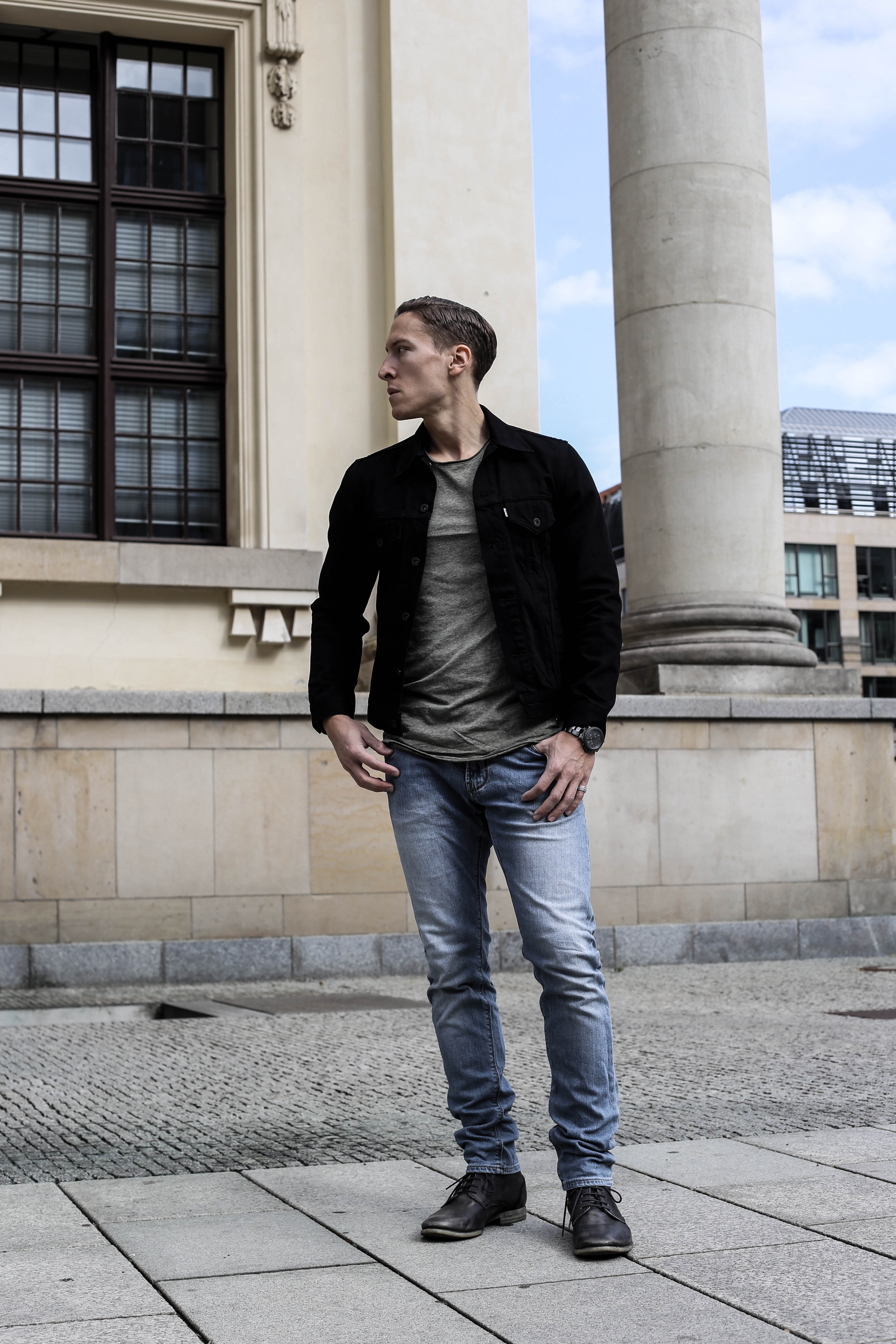 schwarze-jeansjacke-menfashion-streetstyle-maennerblog-fashionlook-outfit-casual-berlin_3608