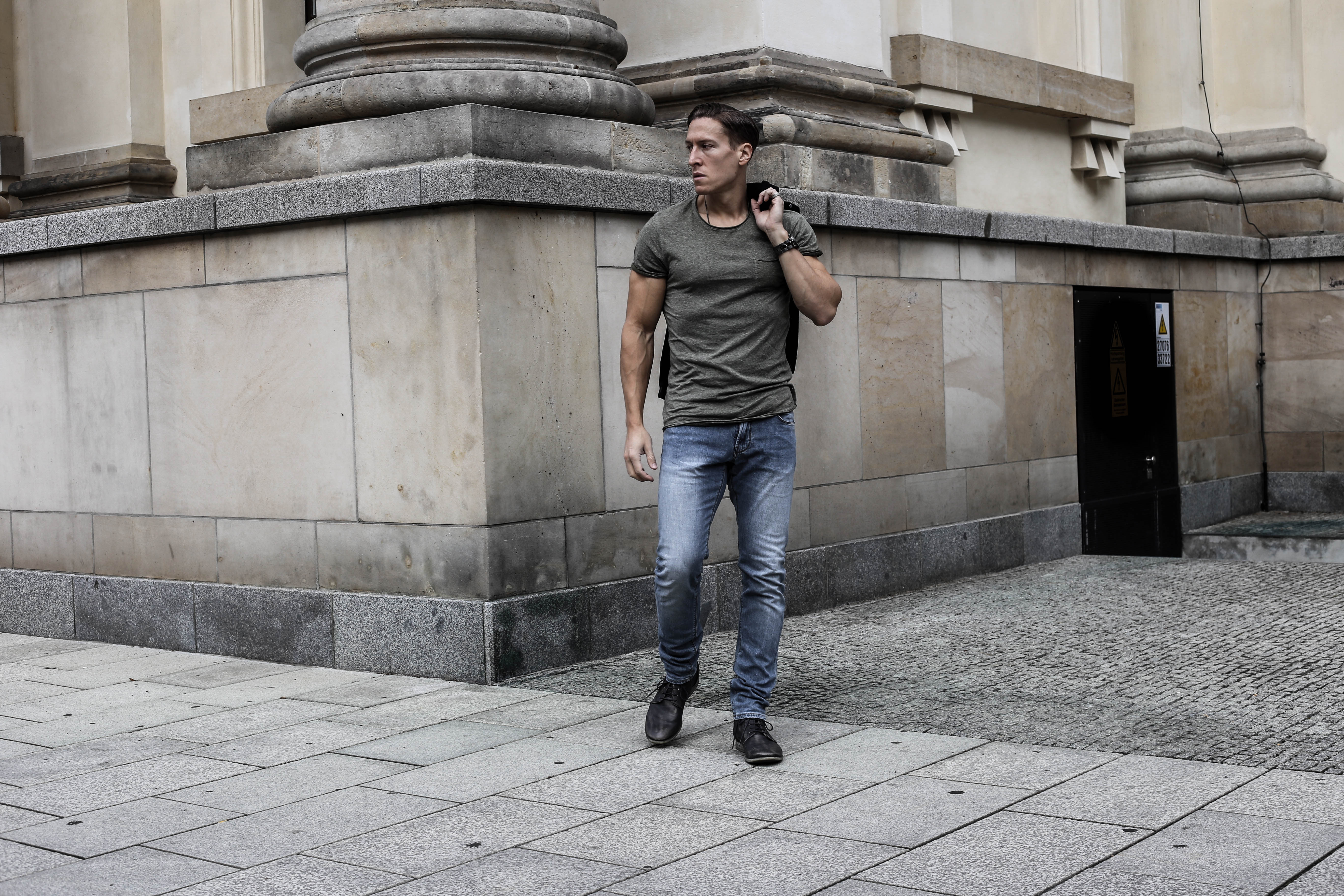 schwarze-jeansjacke-menfashion-streetstyle-maennerblog-fashionlook-outfit-casual-berlin_3690