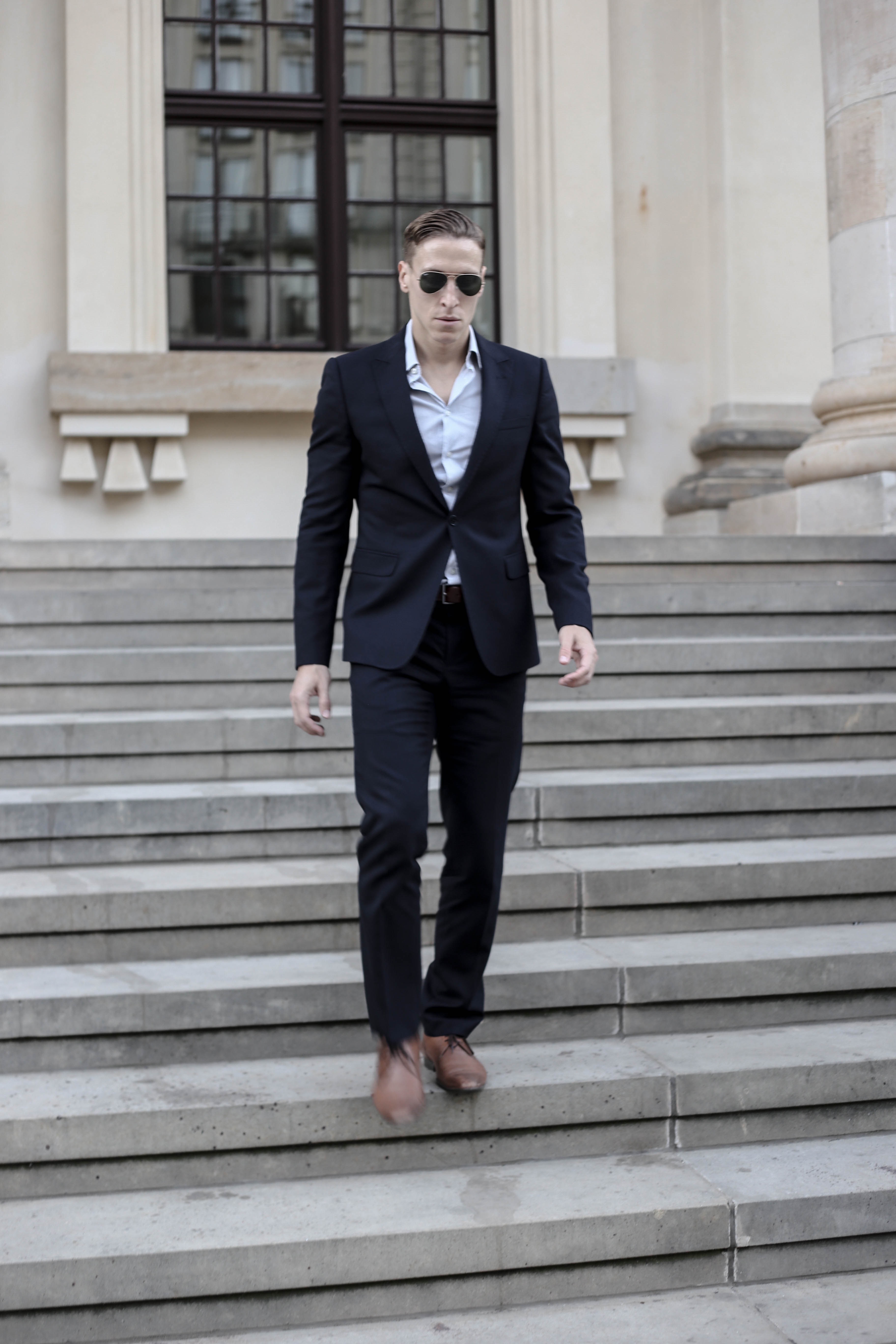 navy-blauer-armani-anzug-cognac-hugo-boss-schnuerer-business-look-menfashion-modeblog-berlin_2715