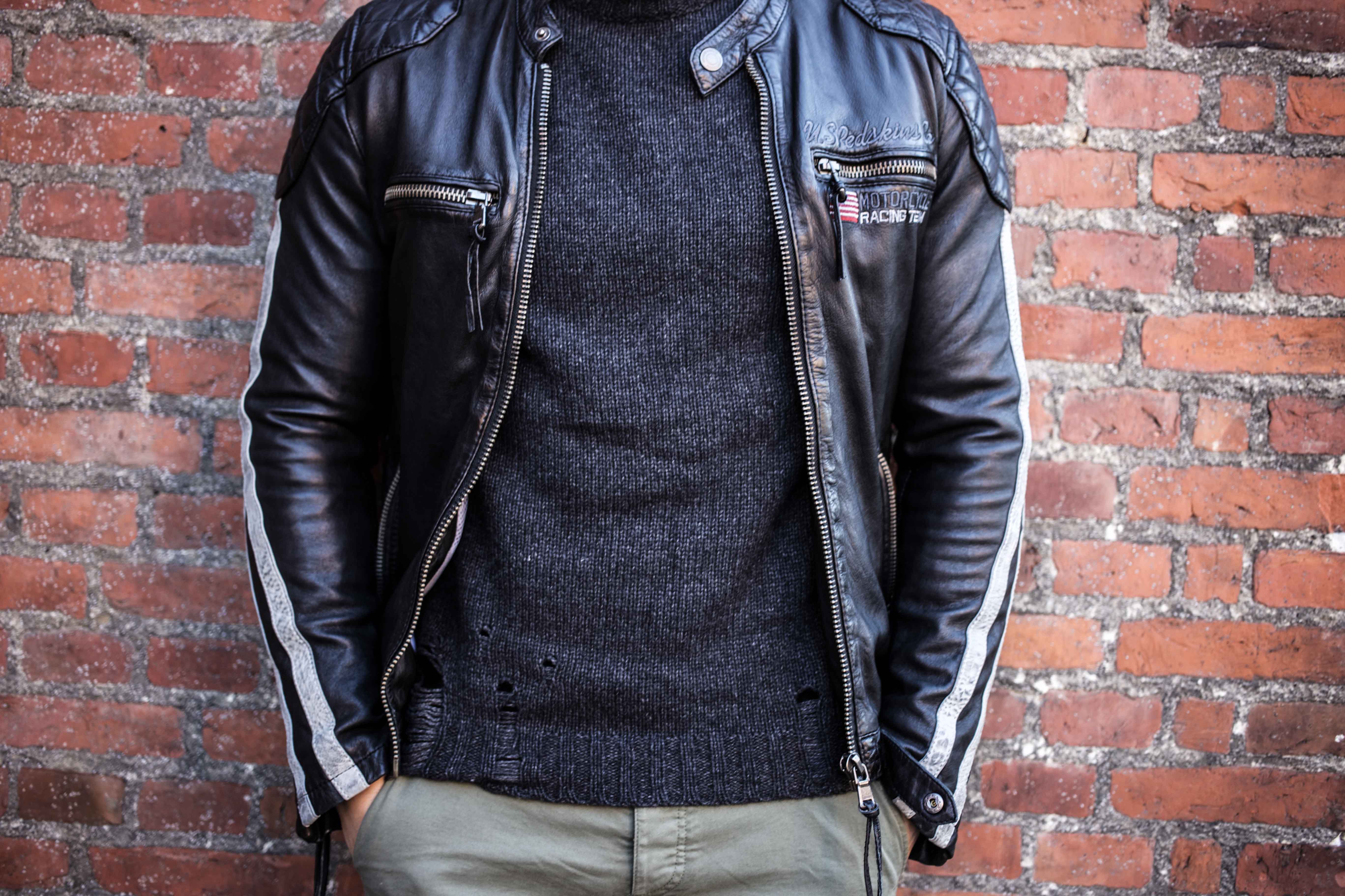 trashed-pullover-schwarze-lederjacke-olivgruene-chino-grunge-look_6076