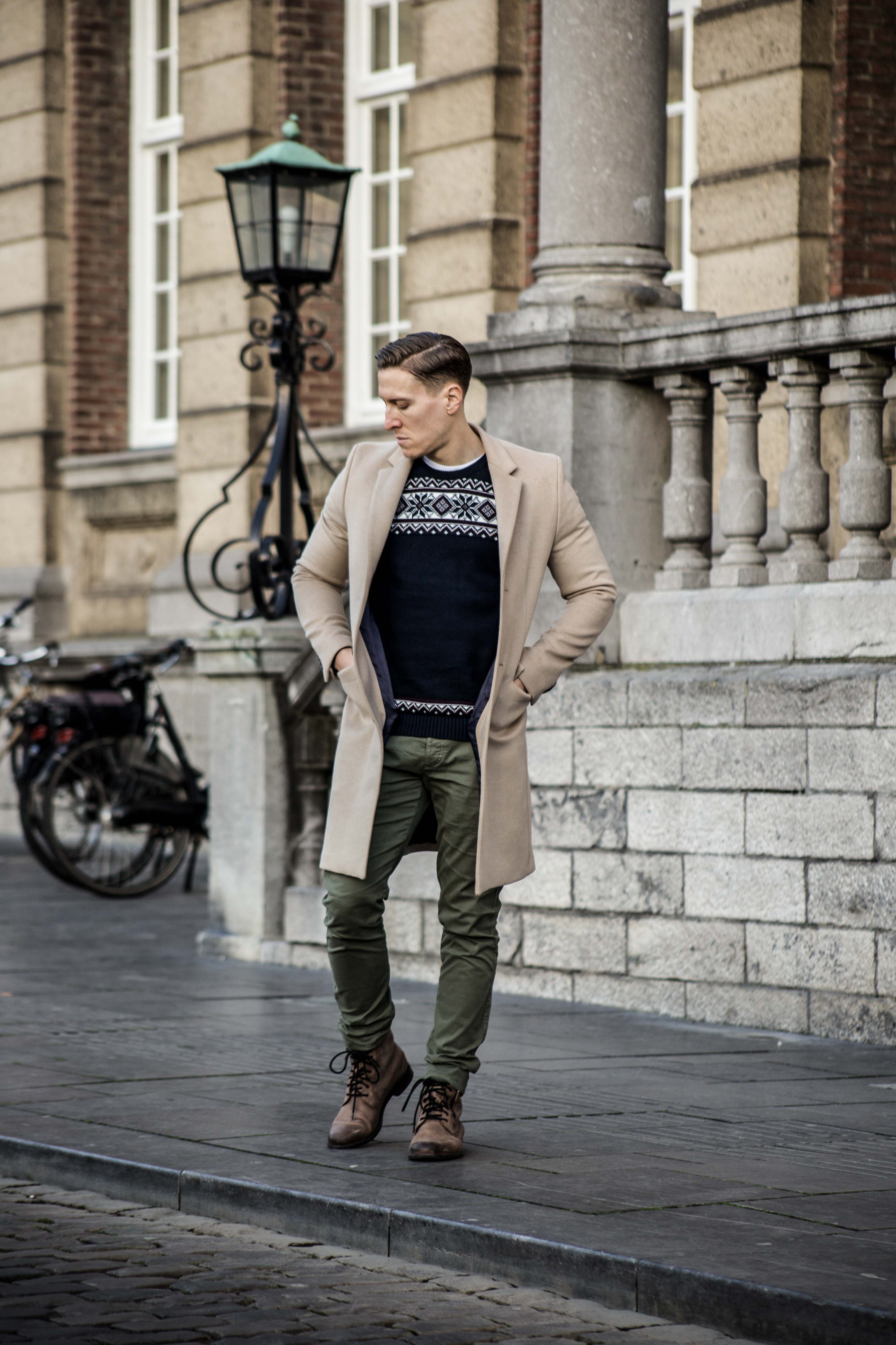 camel-coat-khaki-chino-roermond-outift-norweger-pullover-blau-streetstyle_0443