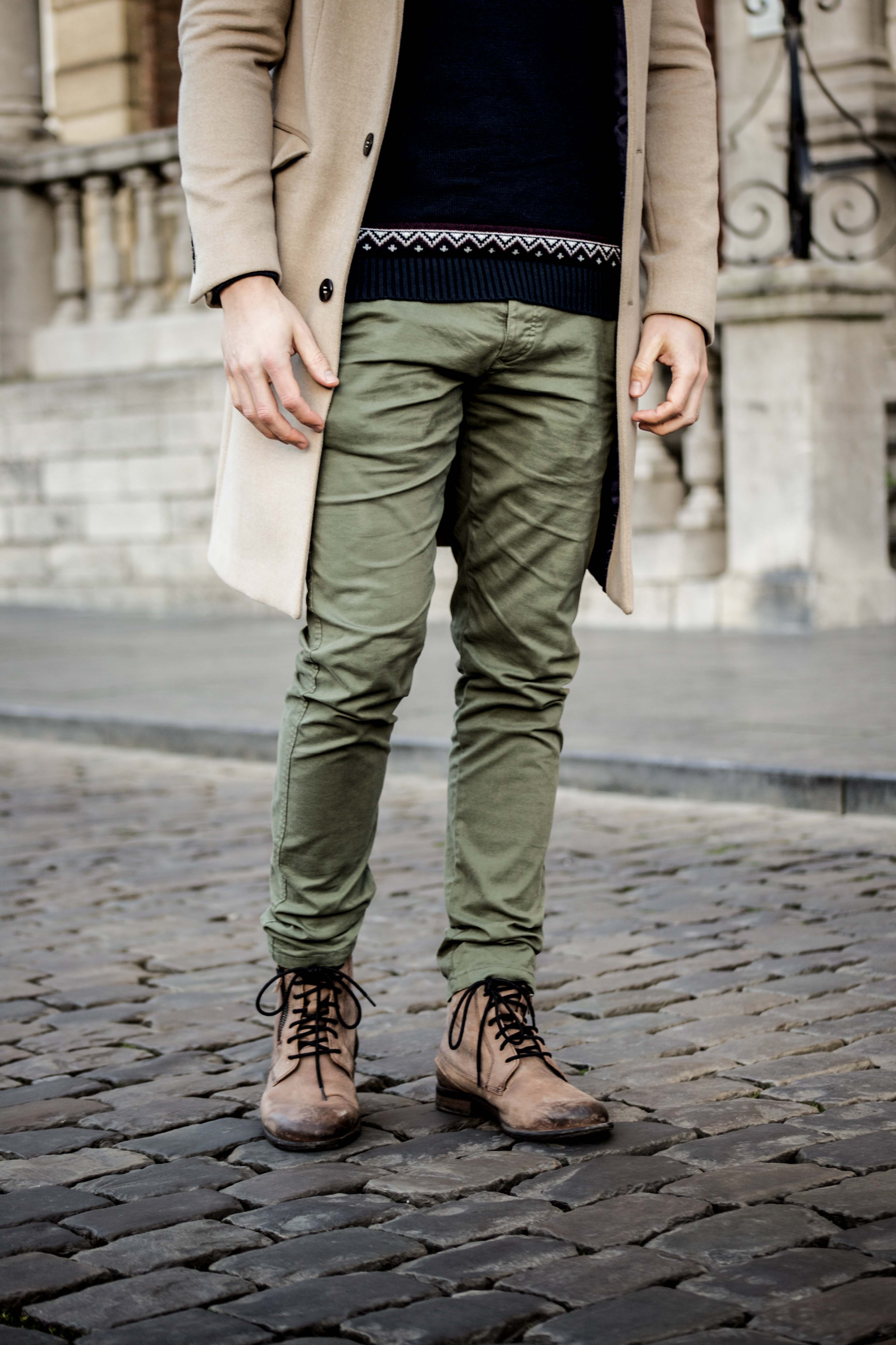 camel-coat-khaki-chino-roermond-outift-norweger-pullover-blau-streetstyle_0501