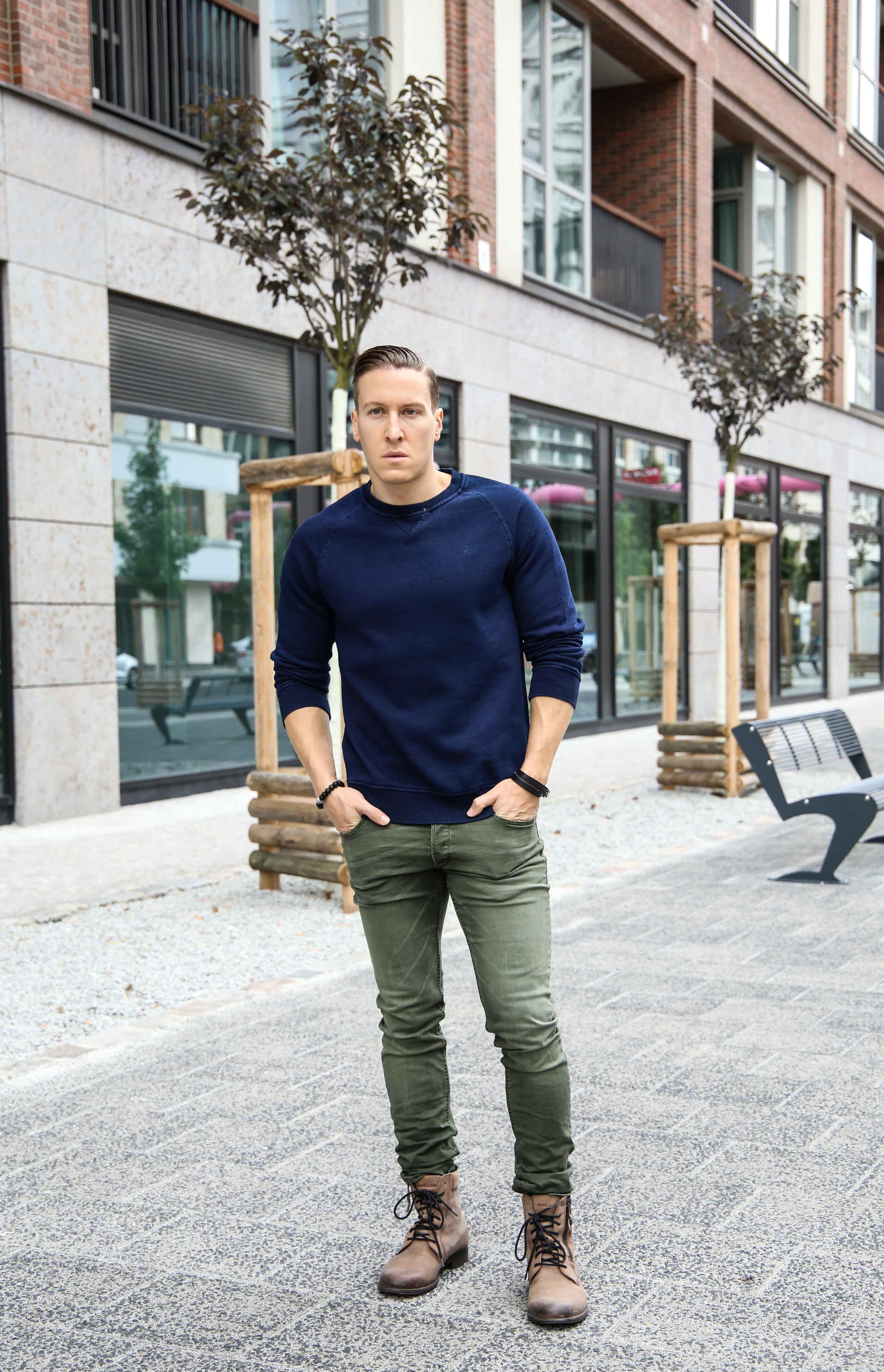 herbst-look-sweatshirt-indigo-blau-washed-skinny-jeans-grün-modeblog-männerblog-berlin_0024