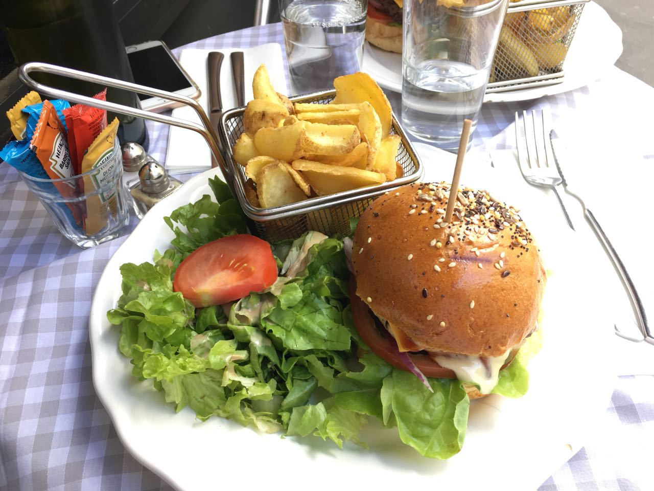 restaurant-smiley-wochenende-in-paris-reiseblogger-tipps-reiseübelkeit-reisen-frankreich