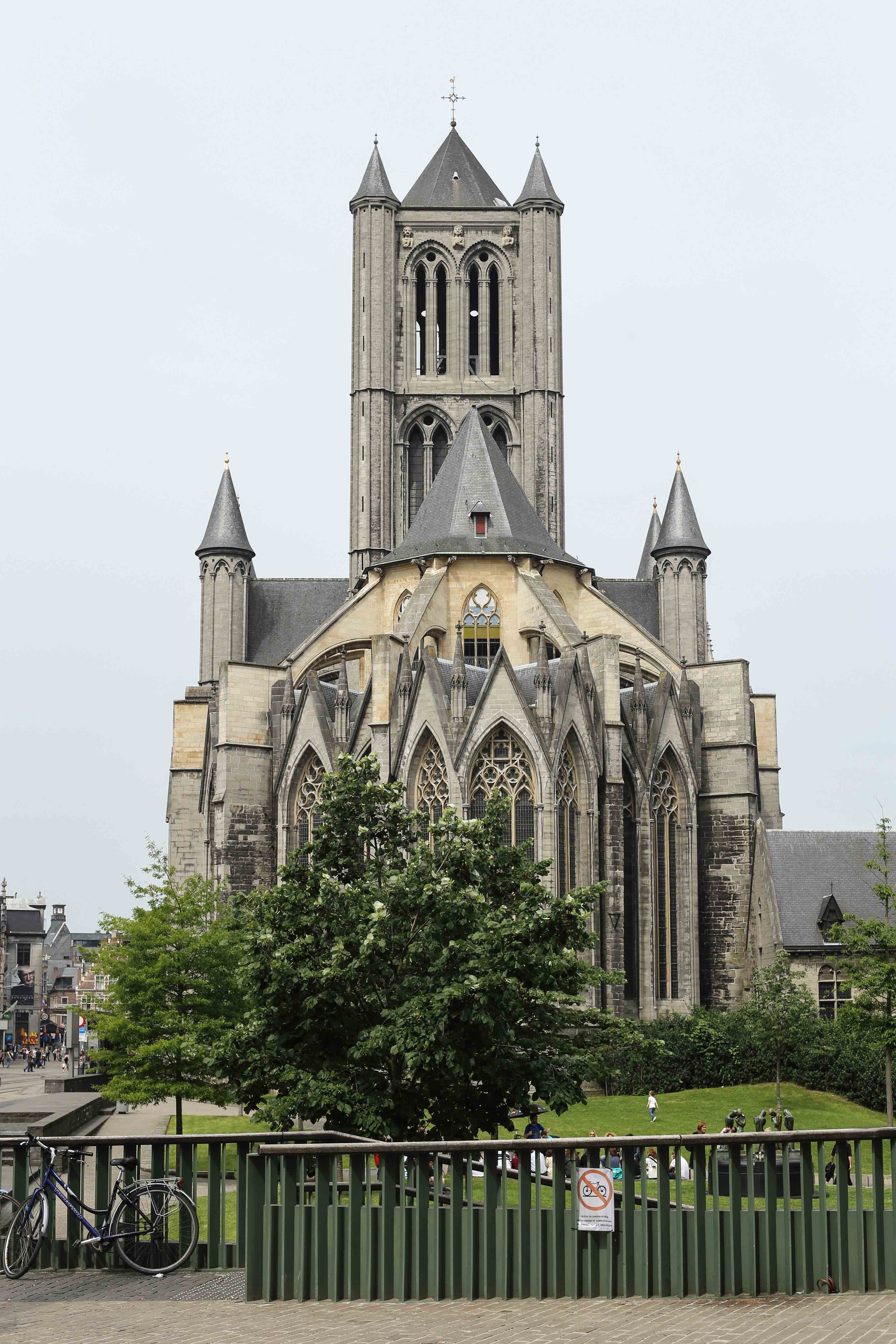 Gent-Kurztrip-Empfehlung-Sehenswürdigkeiten-Kanäle-Reiseblog-Belgien-st.-nikolaus-kirche