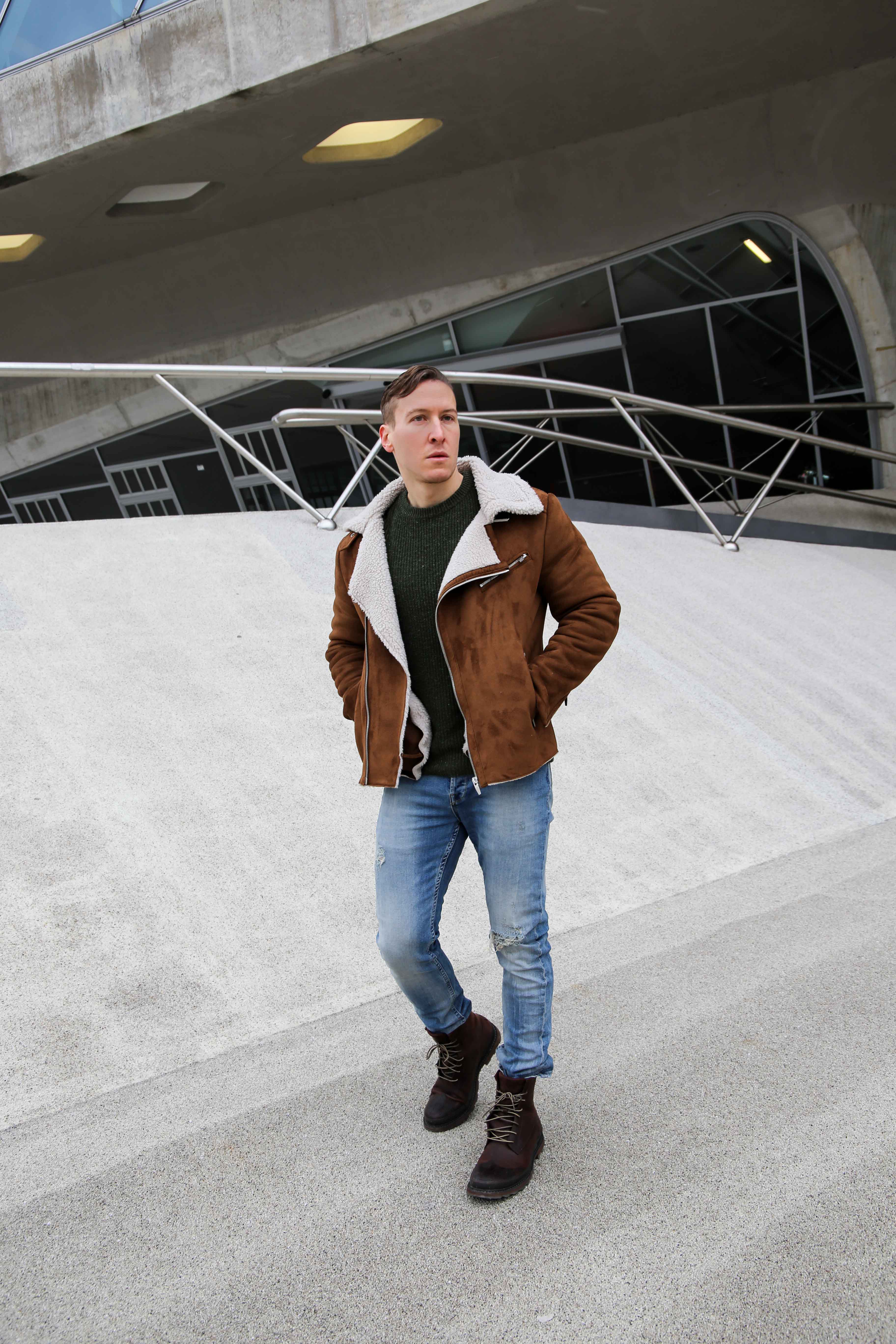 braune-sherpa-jacke-tannengrüner-pullover-braune-sorel-boots-casual-wear-outfit-männerblog-berlin-wolfsburg