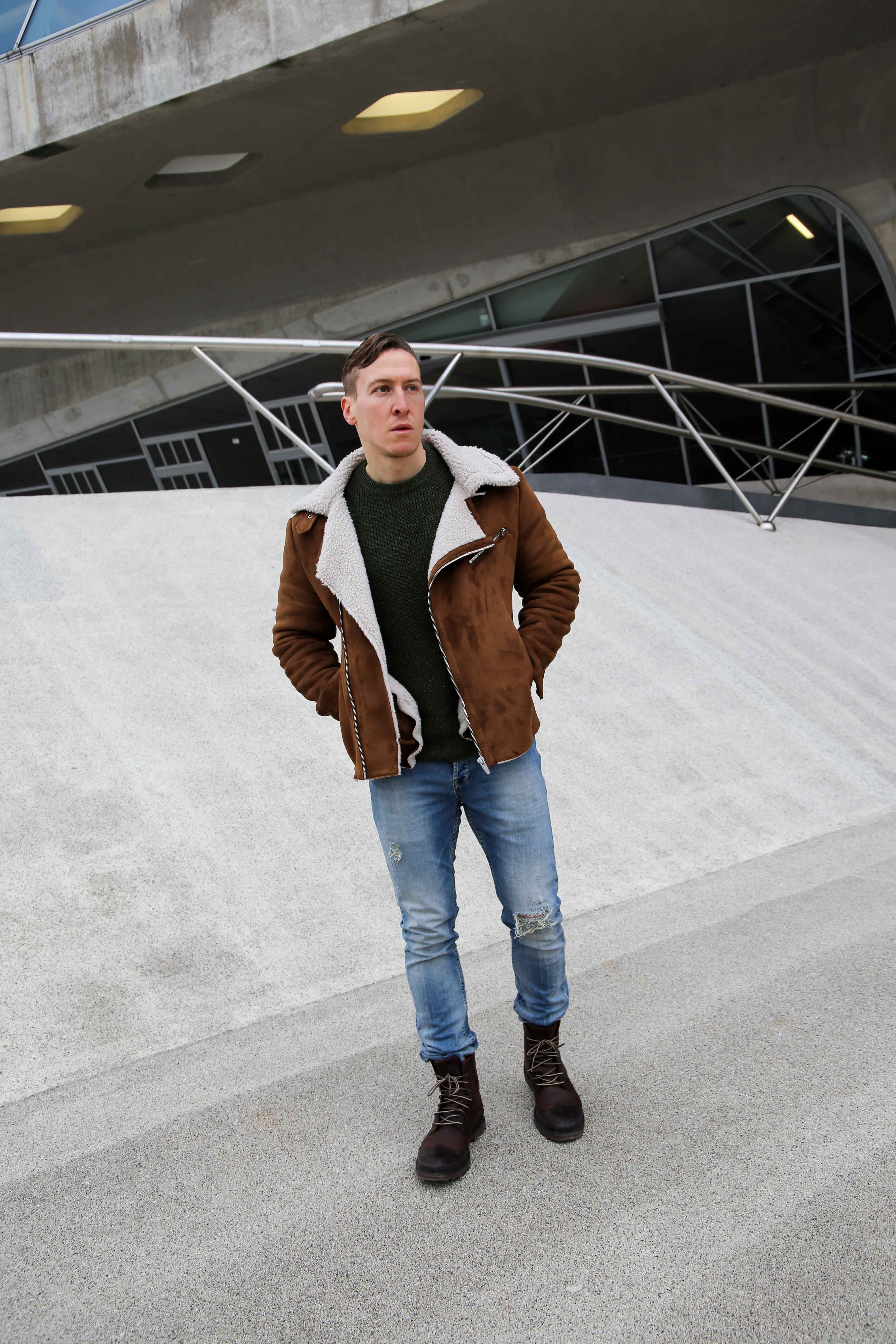 braune-sherpa-jacke-tannengrüner-pullover-braune-sorel-boots-casual-wear-outfit-männerblog-berlin-wolfsburg
