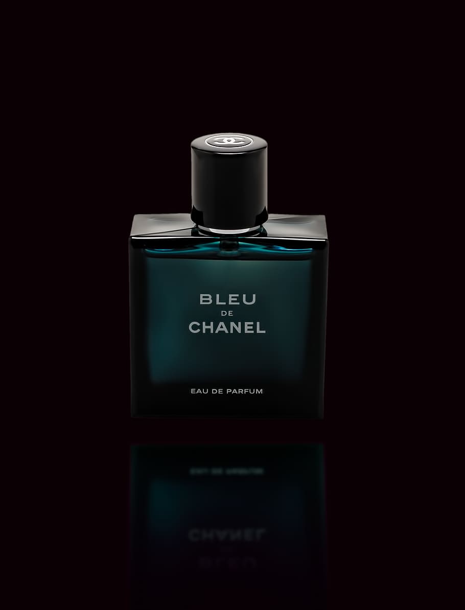 https://www.7milestoparis.com/wp-content/uploads/2020/08/bleu-de-chanel-eau-de-parfum-bottle.jpg